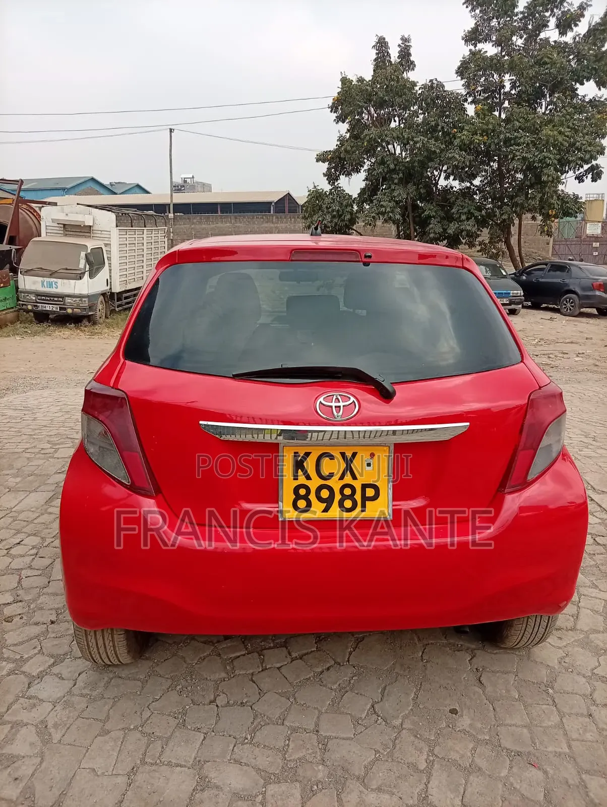 Toyota Vitz 2011 Red