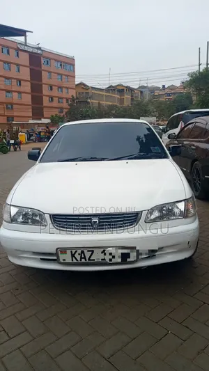 Toyota Corolla 2000 White