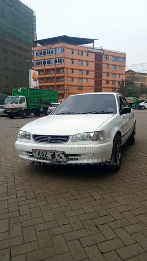 Toyota Corolla 2000 White