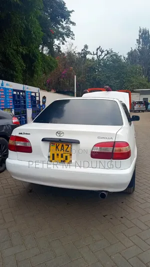 Toyota Corolla 2000 White