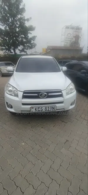 Toyota RAV4 2011 White