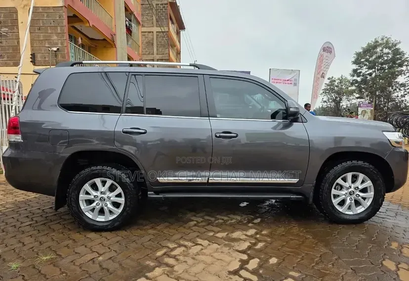 Toyota Land Cruiser 4.5 V8 VXR 2019 Gray