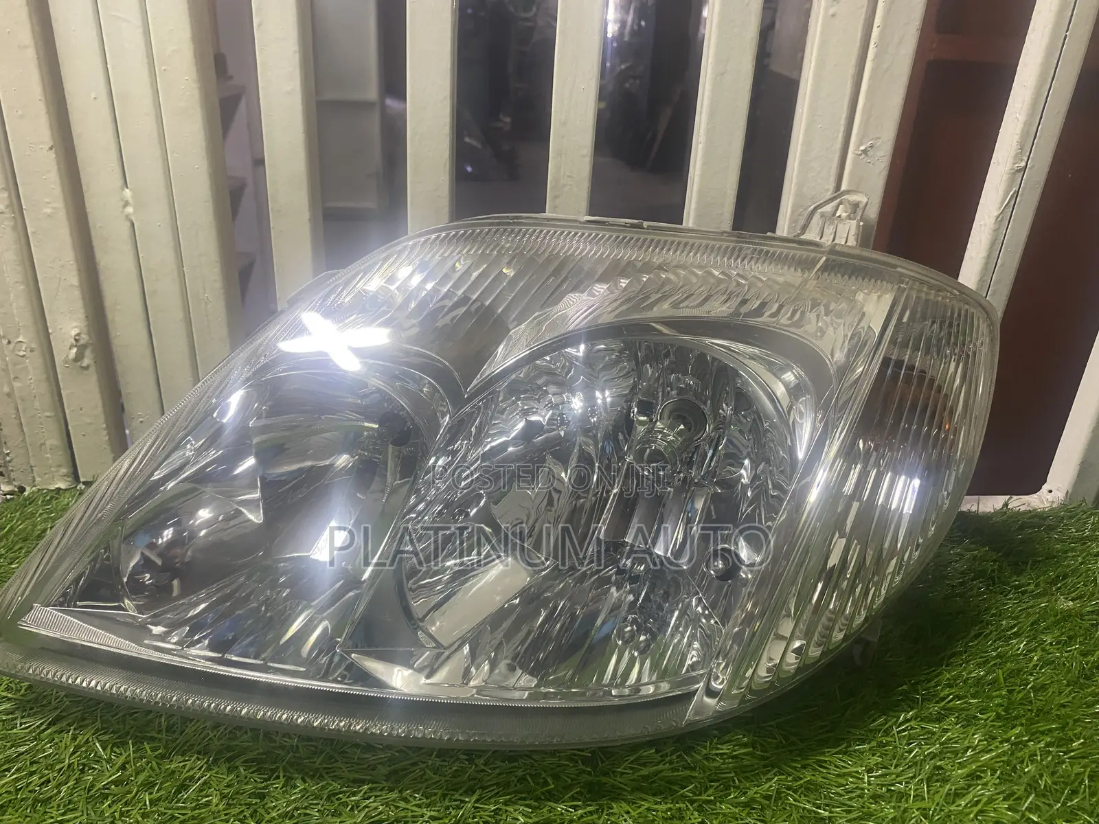 Headlight Toyota NZE 2003