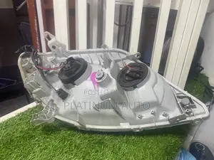 Headlight Toyota NZE 2003
