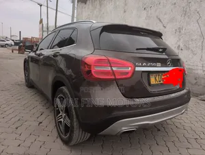 Mercedes-Benz GLA 250 2015 Brown