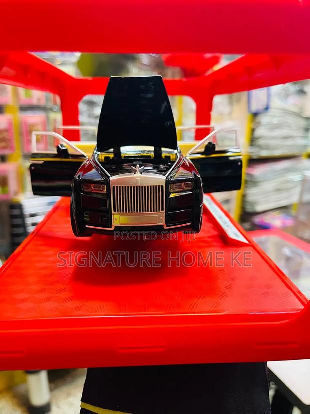 Die-Cast Rolls Royce Remote Controlled Car - thumbnail 3