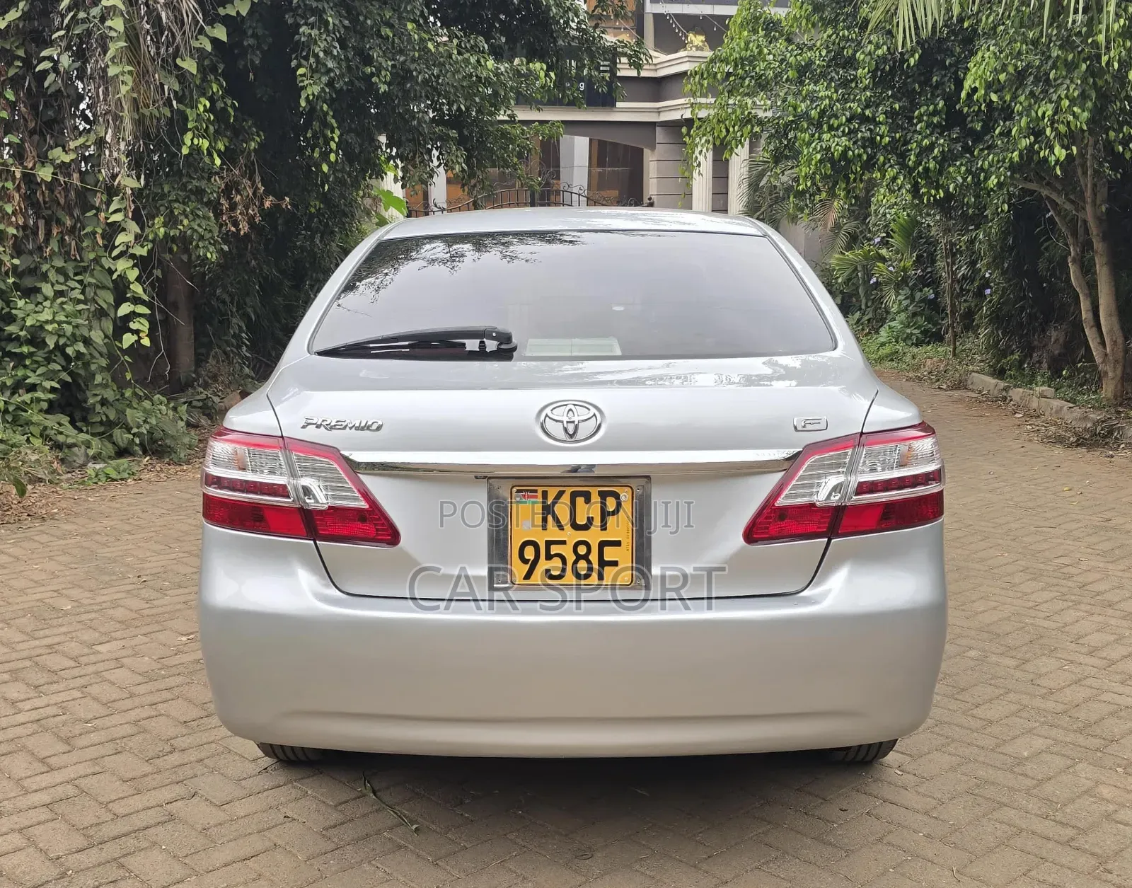Toyota Premio 2011 Silver