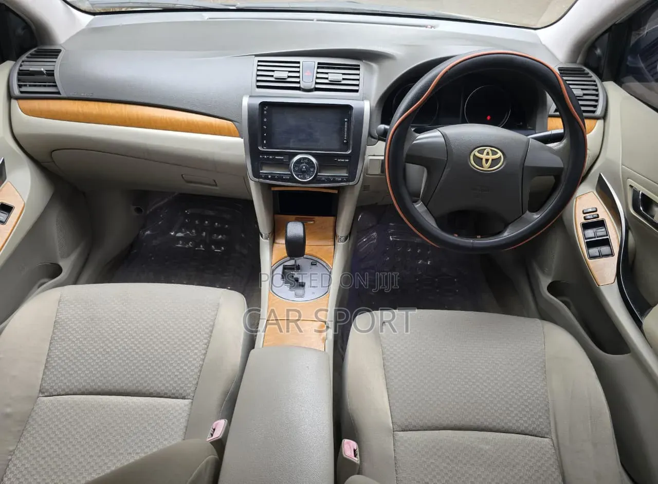 Toyota Premio 2011 Silver