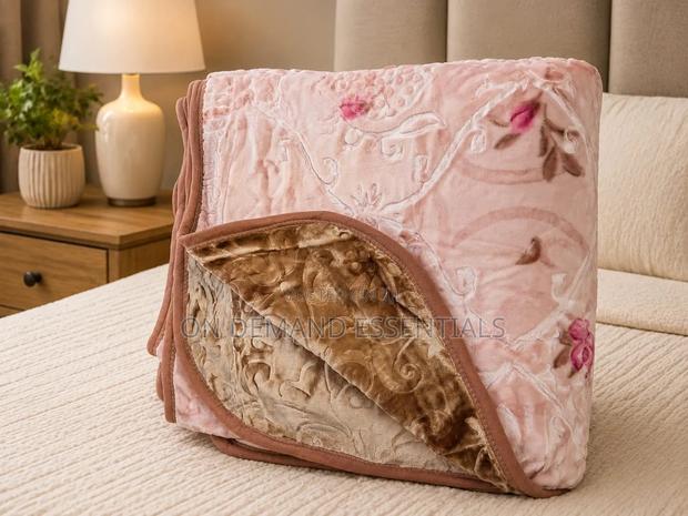 Heavy 10kgs Mink Bkankets
Sizes:5*6/6*6 - main view