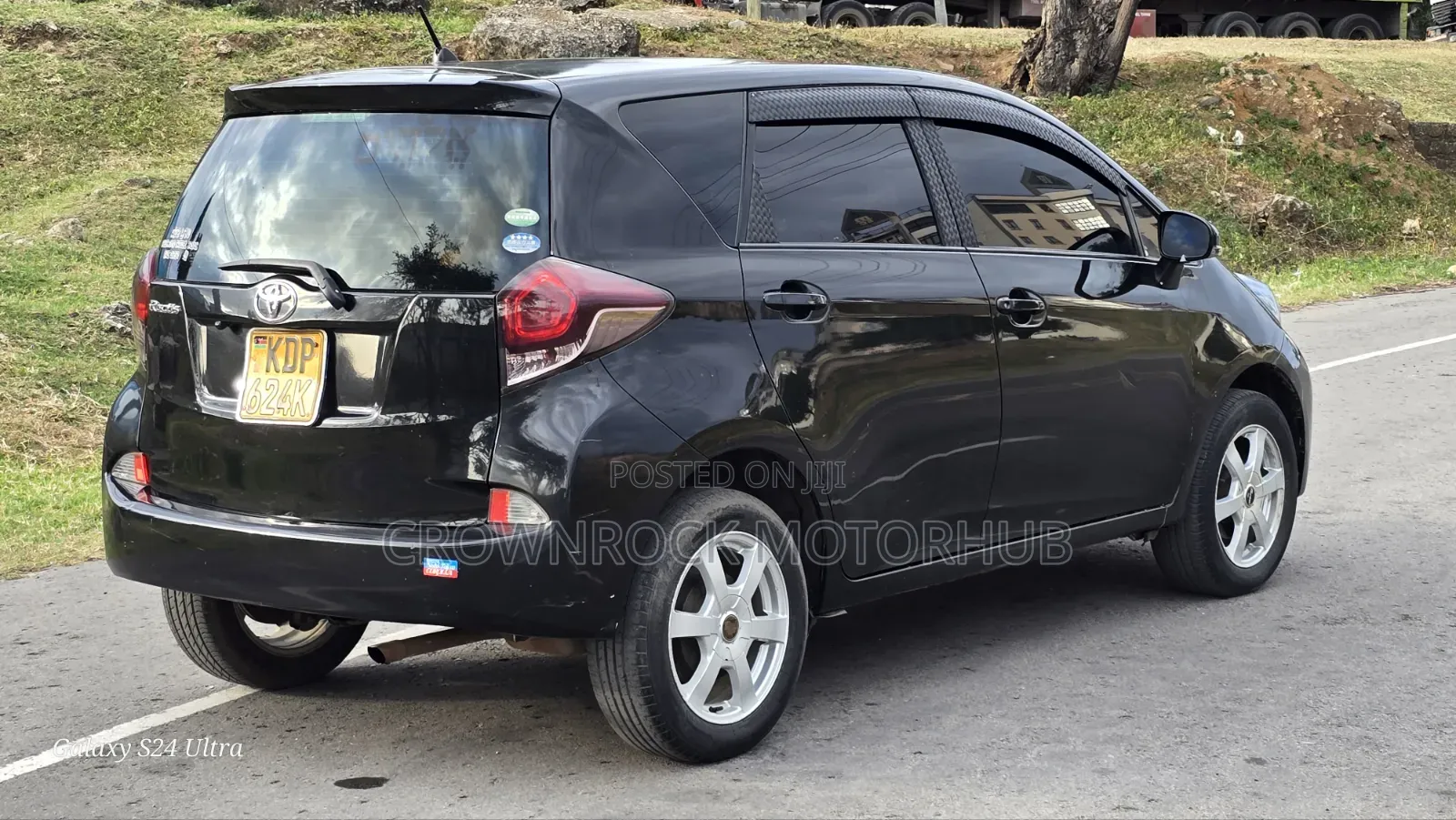 Toyota Ractis 2015 Black