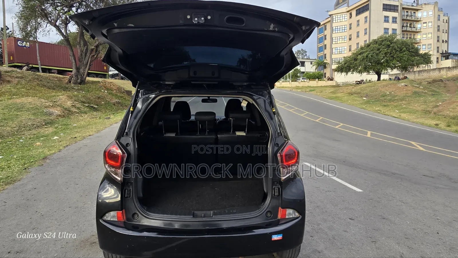 Toyota Ractis 2015 Black