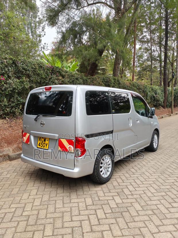 Nissan NV200 2012 Silver - thumbnail 2