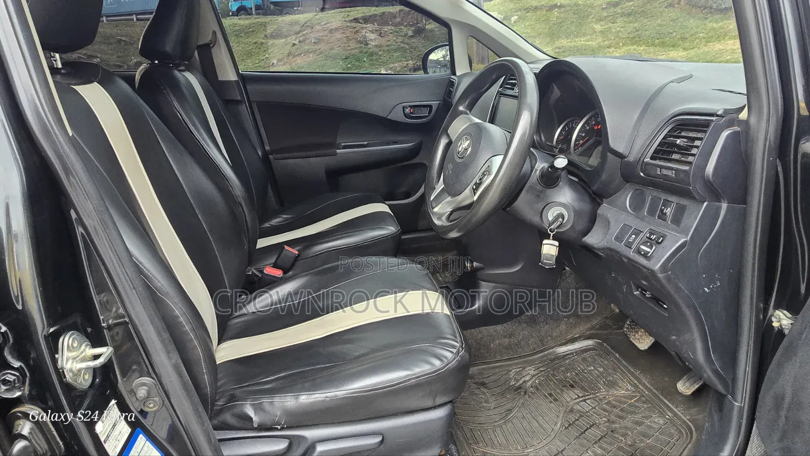 Toyota Ractis 2015 Black