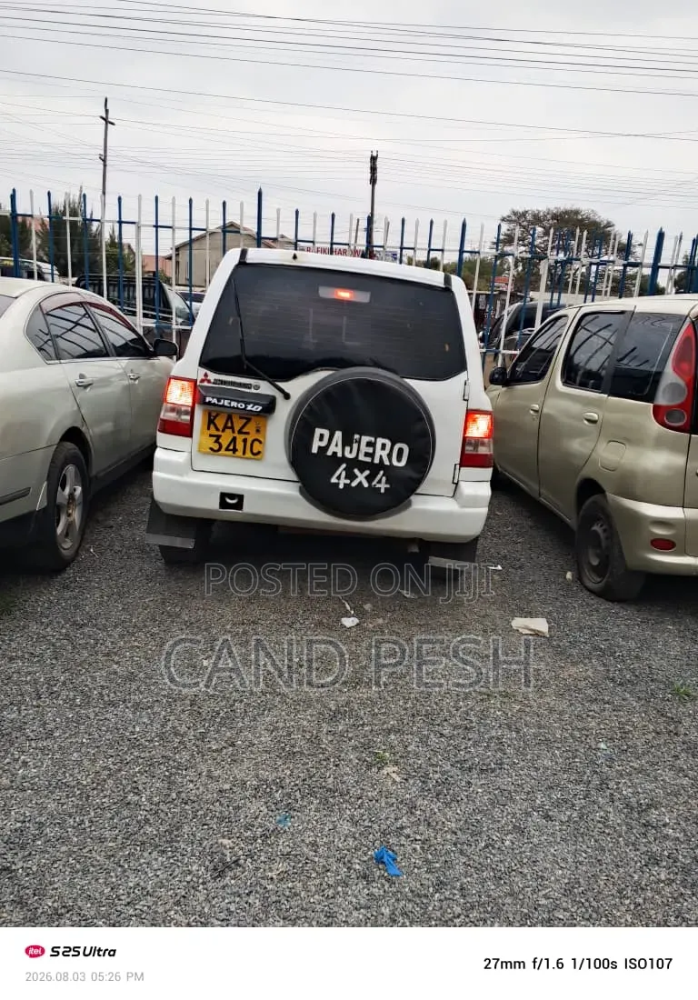 Mitsubishi Pajero 2000 White