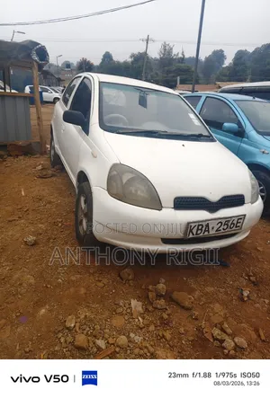 Toyota Vitz 2001 White