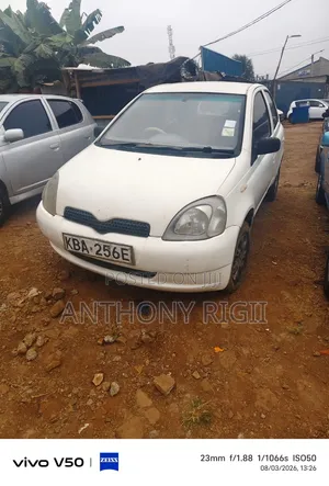 Toyota Vitz 2001 White