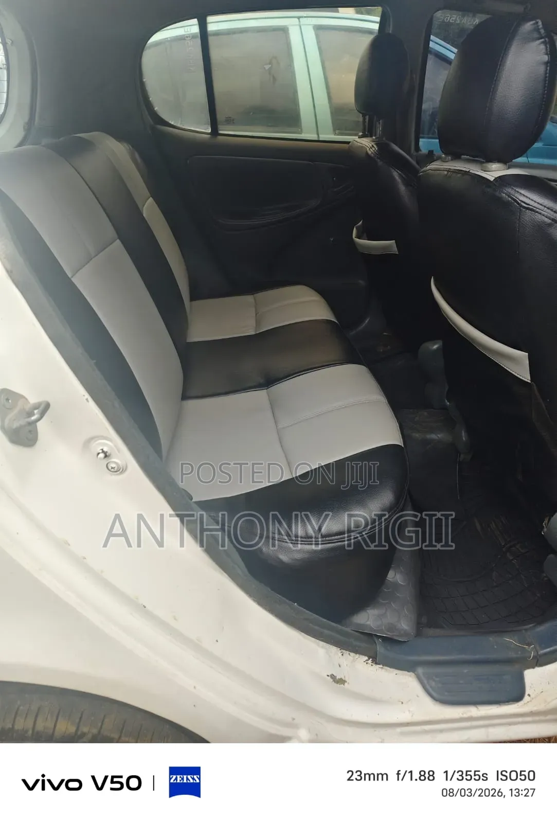 Toyota Vitz 2001 White