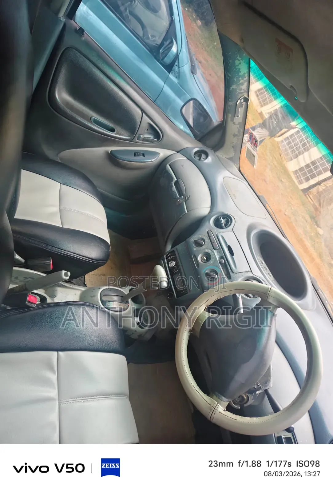 Toyota Vitz 2001 White