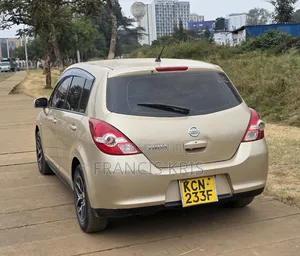 Nissan Tiida 2010 Gold