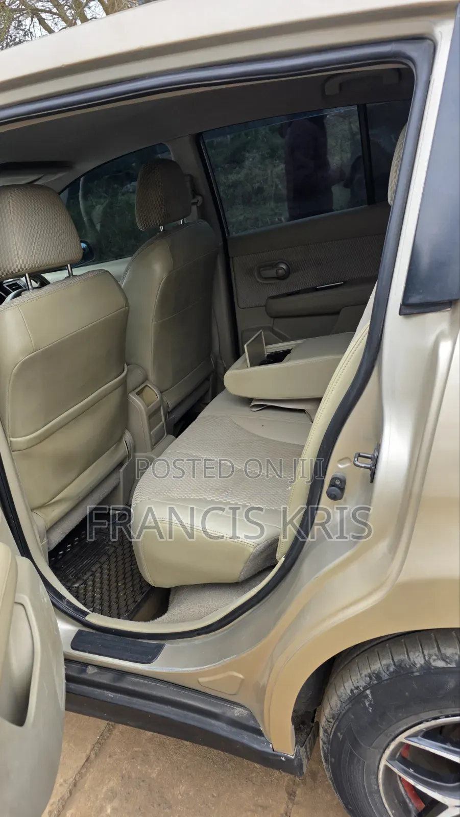 Nissan Tiida 2010 Gold