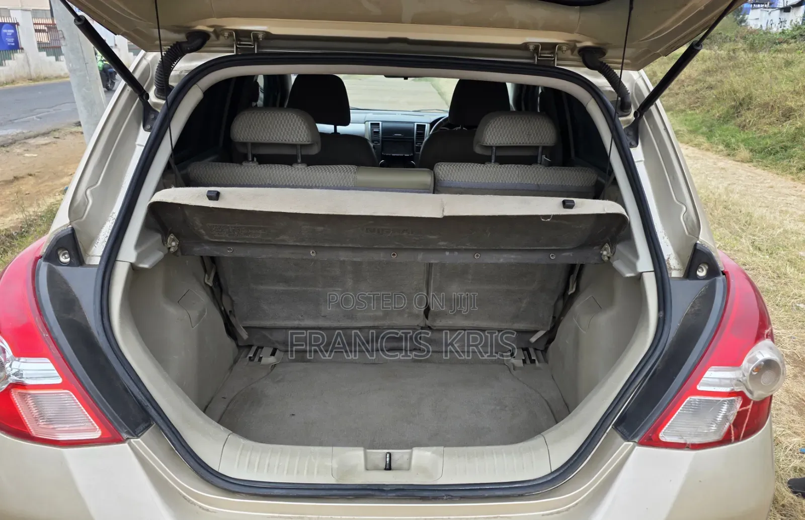 Nissan Tiida 2010 Gold