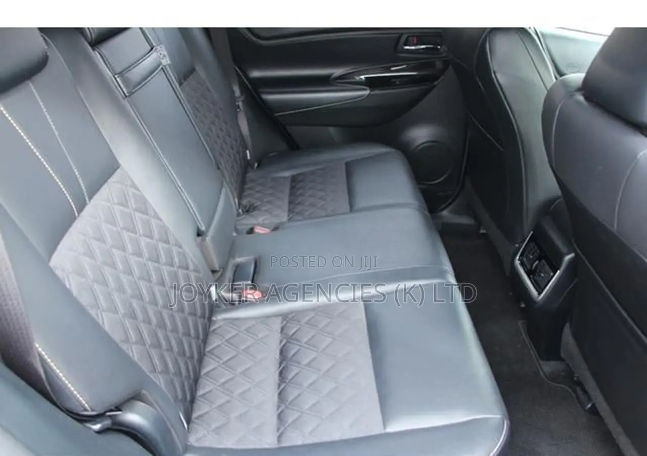 Toyota Harrier 2.0 2020 Black