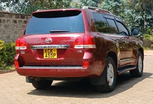 Toyota Land Cruiser 2010 Red