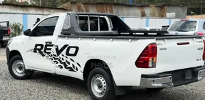 Toyota Hilux 2019 White