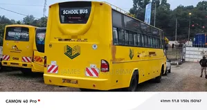 Isuzu Executive Bus 2000 Yellow