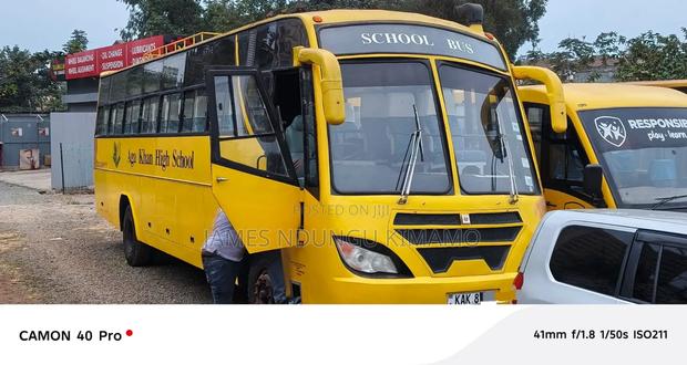 Isuzu Executive Bus 2000 Yellow - thumbnail 3