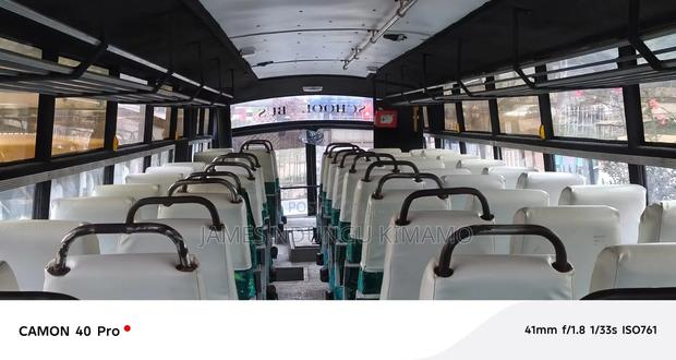Isuzu Executive Bus 2000 Yellow - thumbnail 4