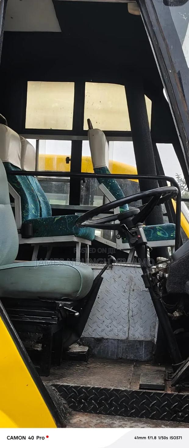 Isuzu Executive Bus 2000 Yellow - thumbnail 8