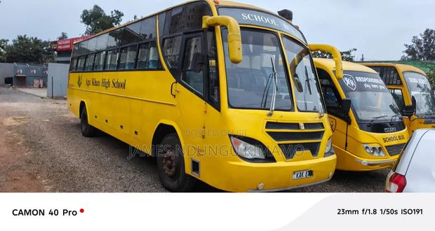 Isuzu Executive Bus 2000 Yellow - thumbnail 9