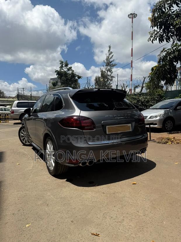 Porsche Cayenne - thumbnail 5
