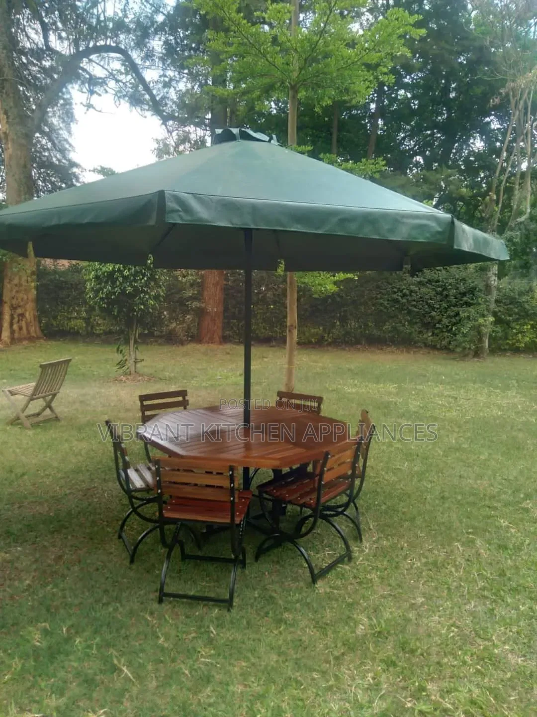 Mahogany 6-Seater Outdoor Dining Set With Umbrella