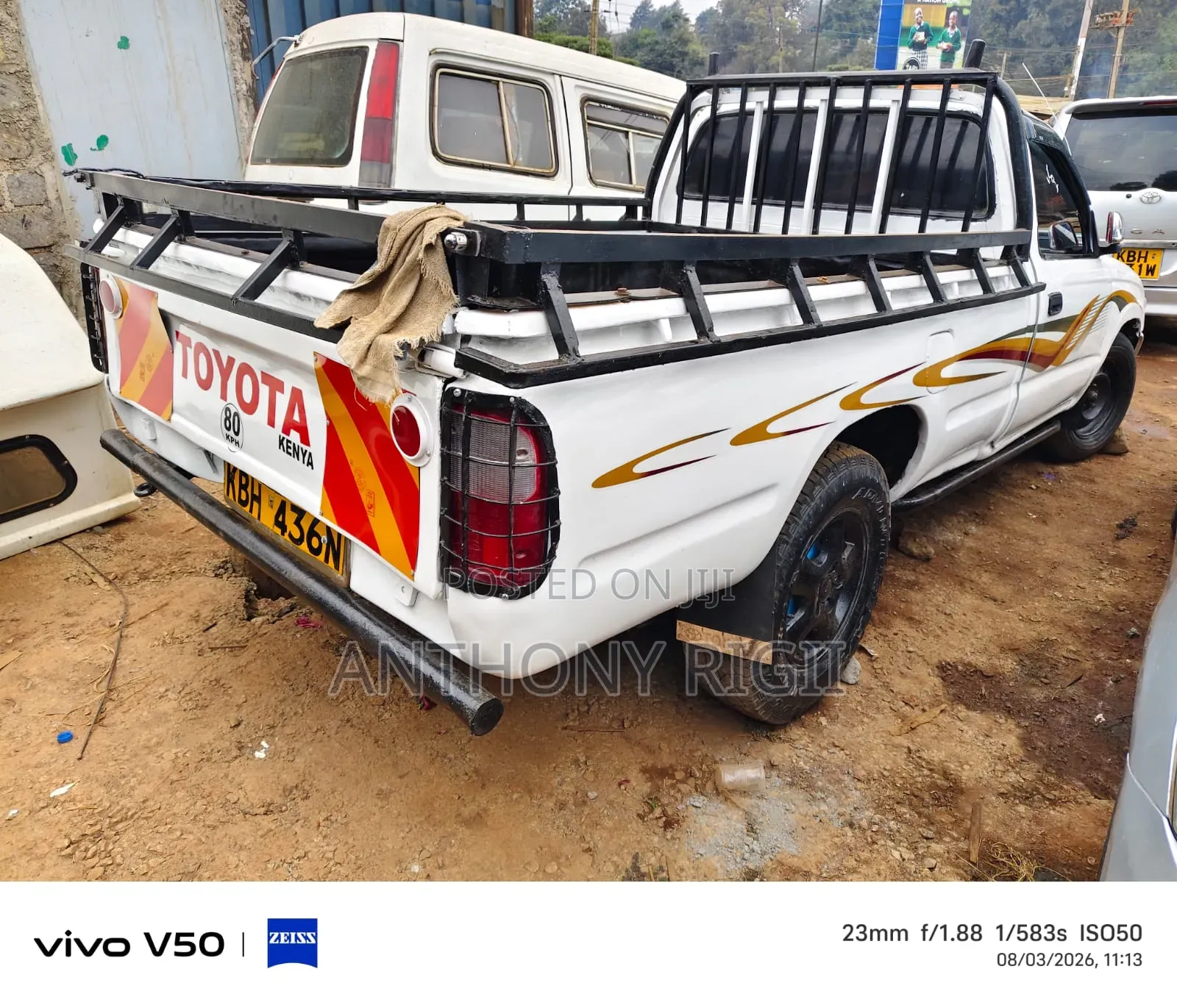Toyota Hilux 2003 White