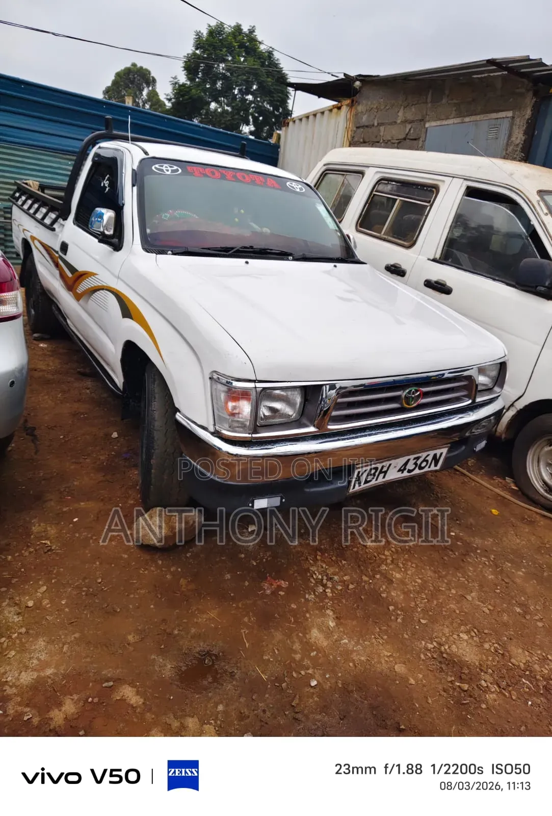 Toyota Hilux 2003 White