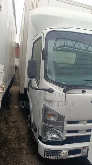 2021 Isuzu Mini Truck - Excellent Condition