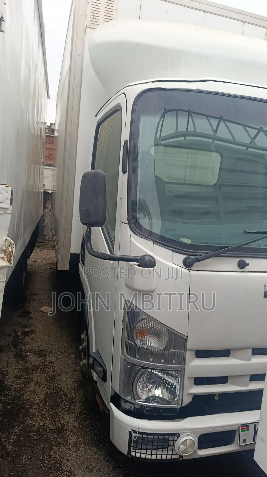 2021 Isuzu Mini Truck - Excellent Condition