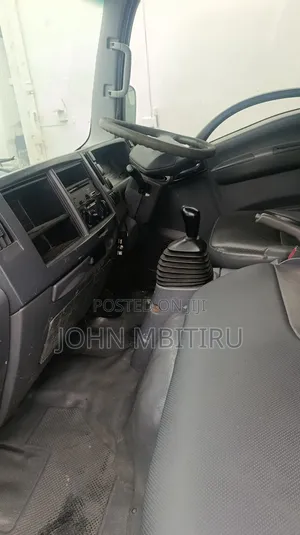 2021 Isuzu Mini Truck - Excellent Condition