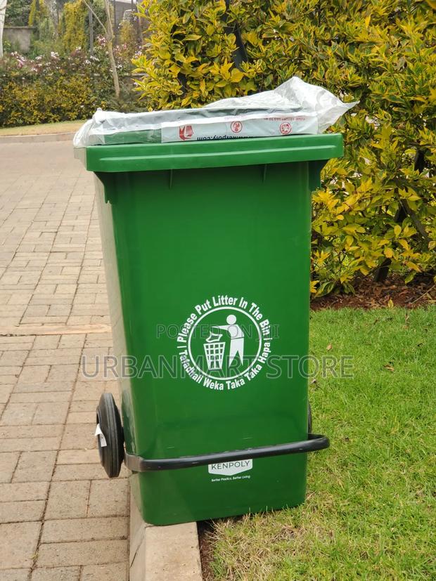 Large Kenpoly 100L Dustbin With Secure Lid, Pedalled - main view