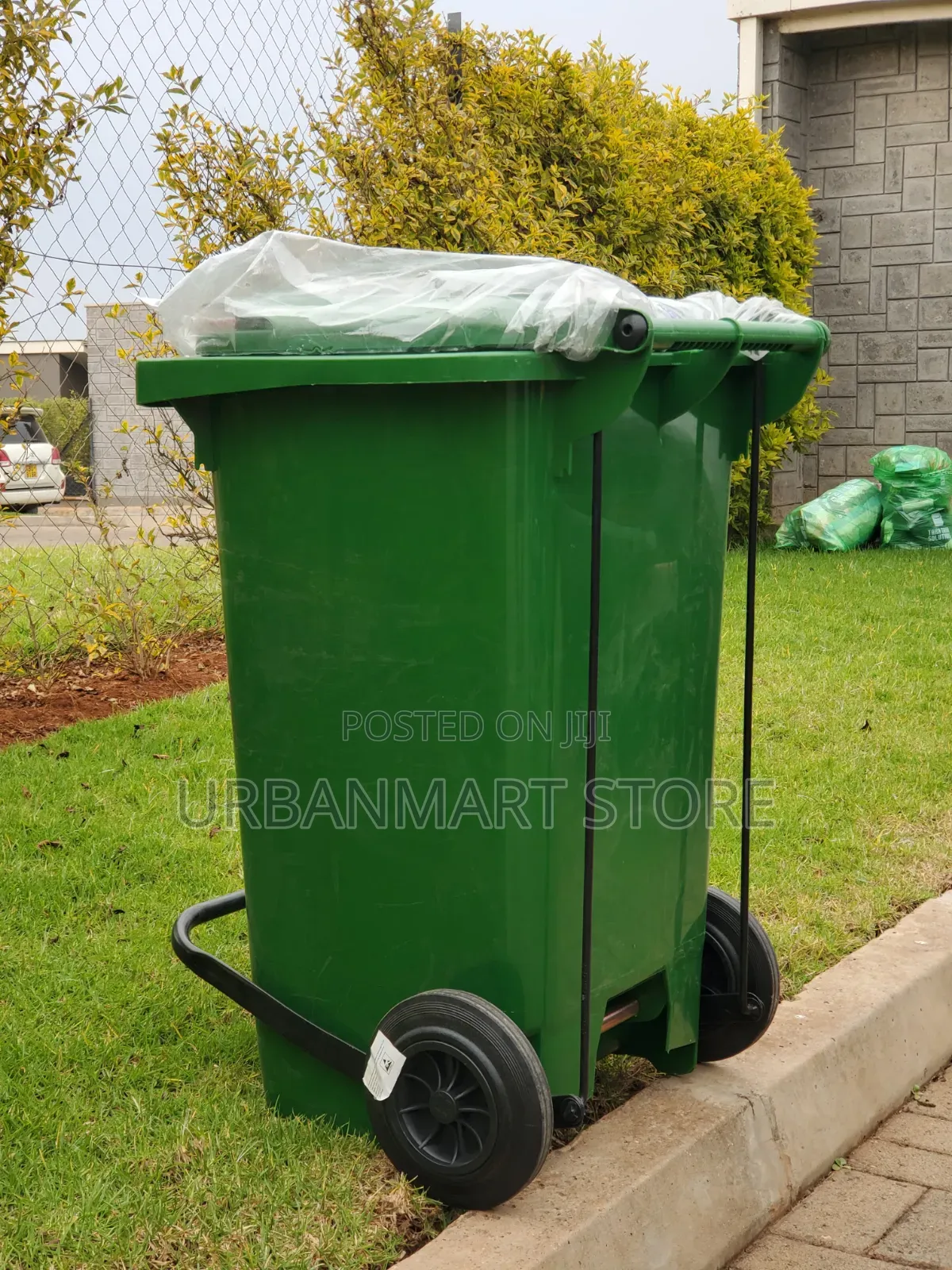 Heavy Duty Kenpoly 100L Dustbin on Wheels, Big Size