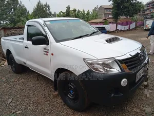 Toyota Hilux 2013 White