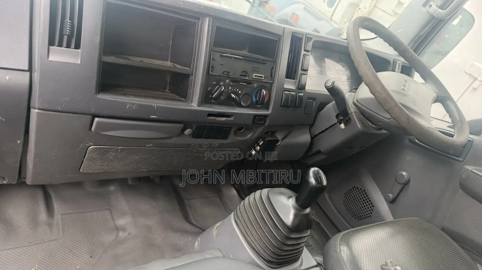2021 Isuzu Mini Truck - Excellent Condition