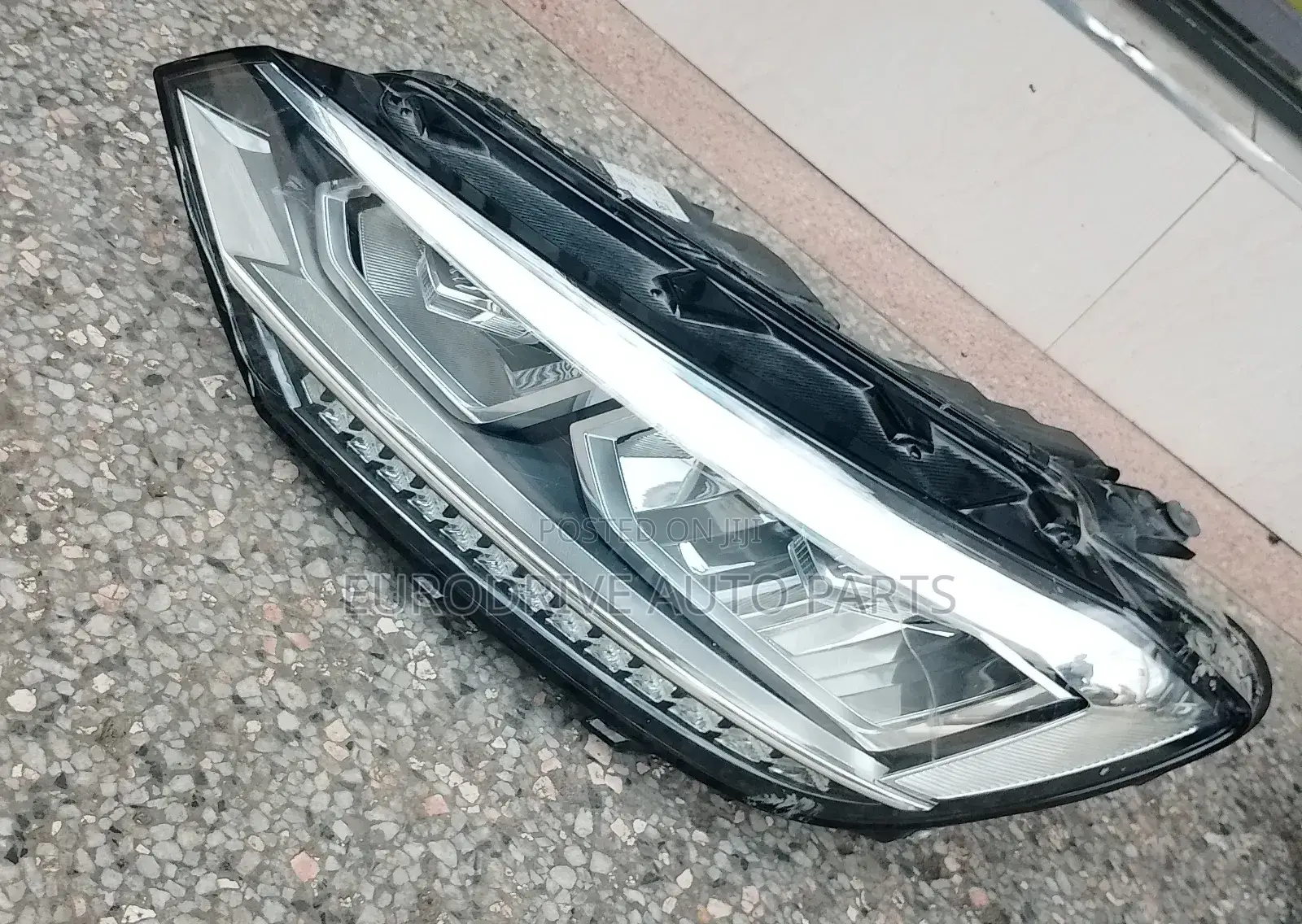 VW Touran 5T Headlight Xenon 2018 Model