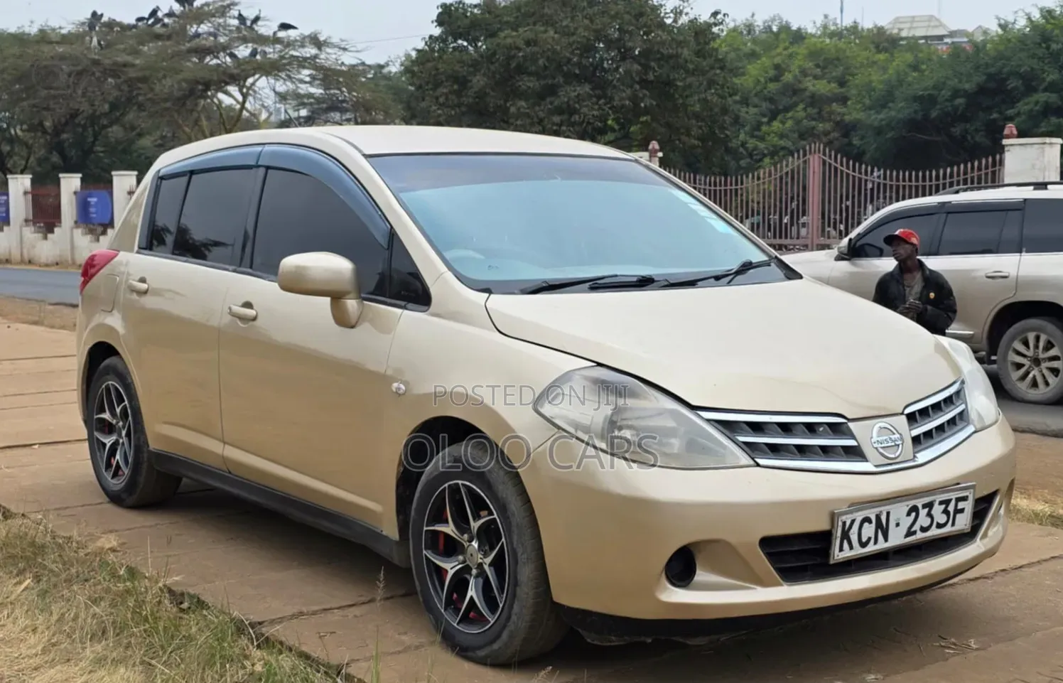Nissan Tiida 2010 Gold