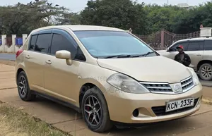 Nissan Tiida 2010 Gold
