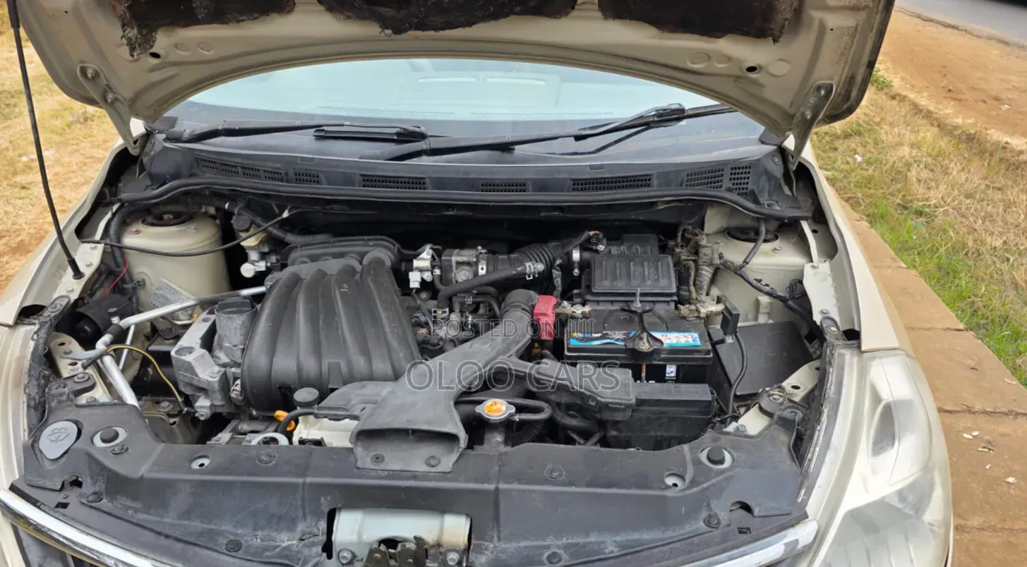 Nissan Tiida 2010 Gold