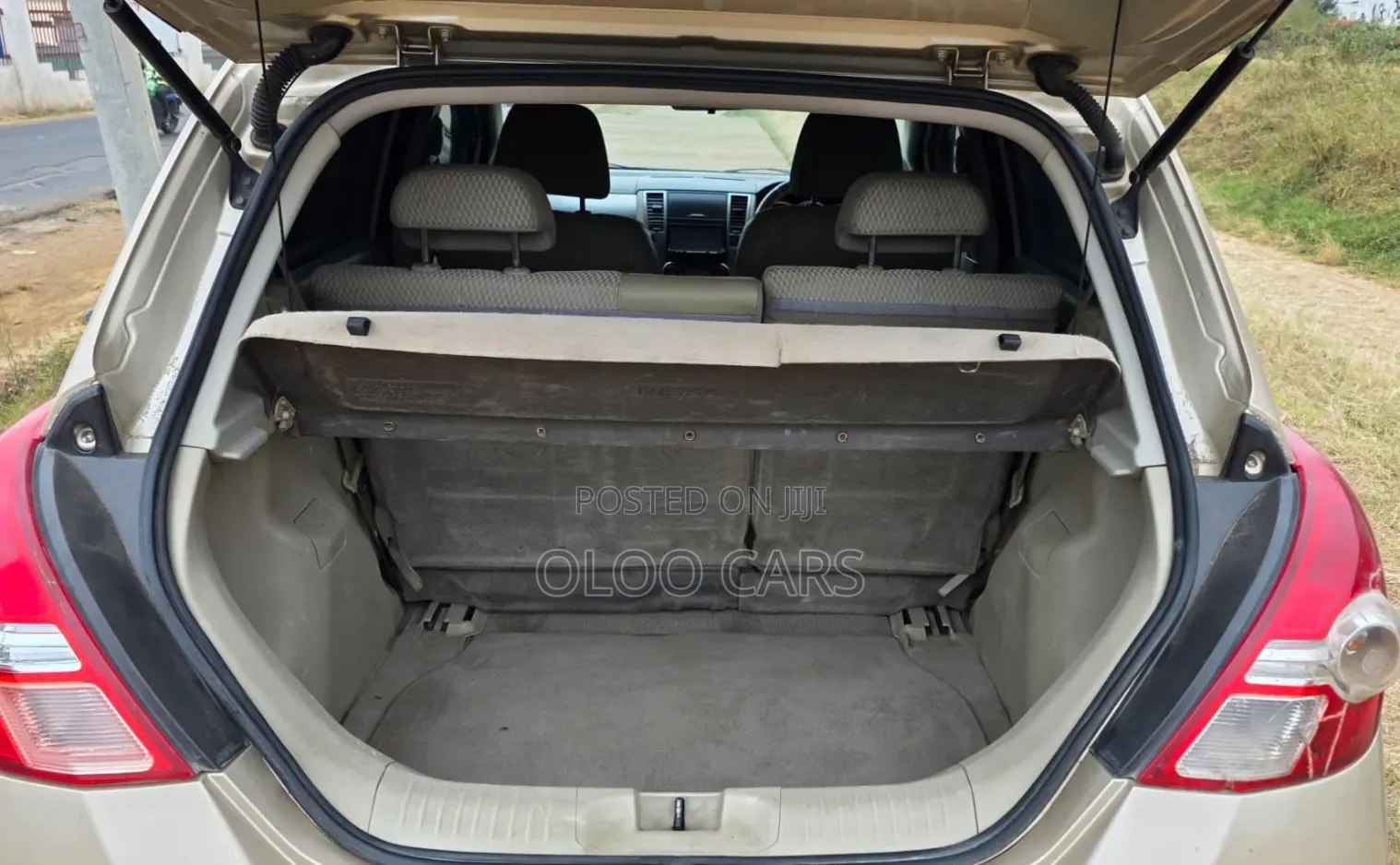 Nissan Tiida 2010 Gold