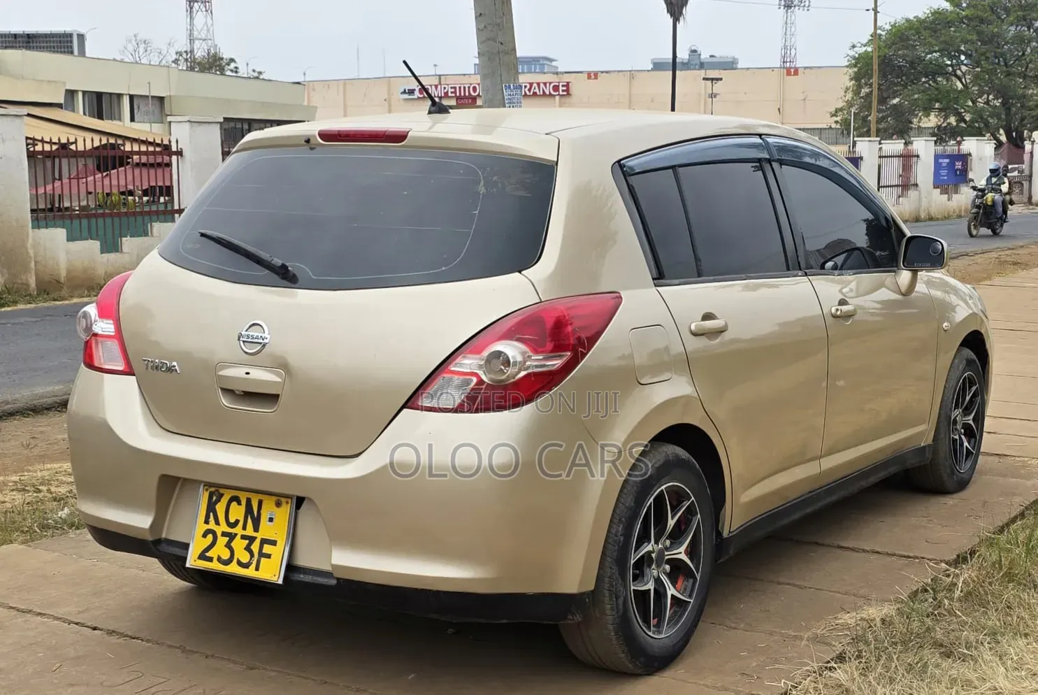 Nissan Tiida 2010 Gold